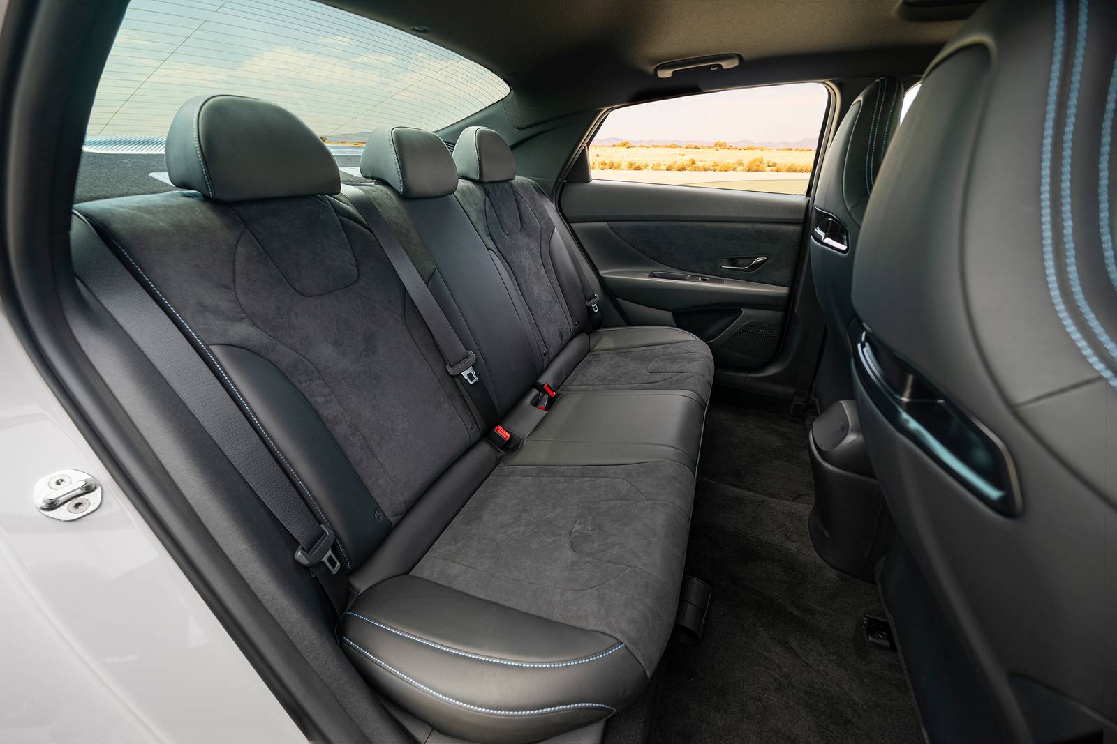 2022 Hyundai Elantra interior RI
