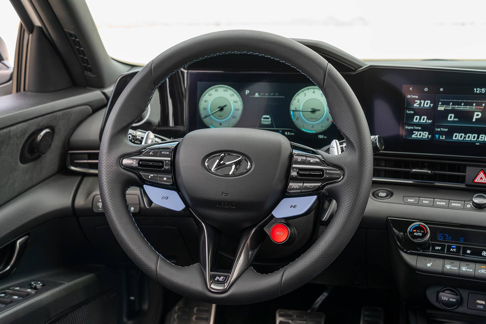 2022 Hyundai Elantra interior SWD