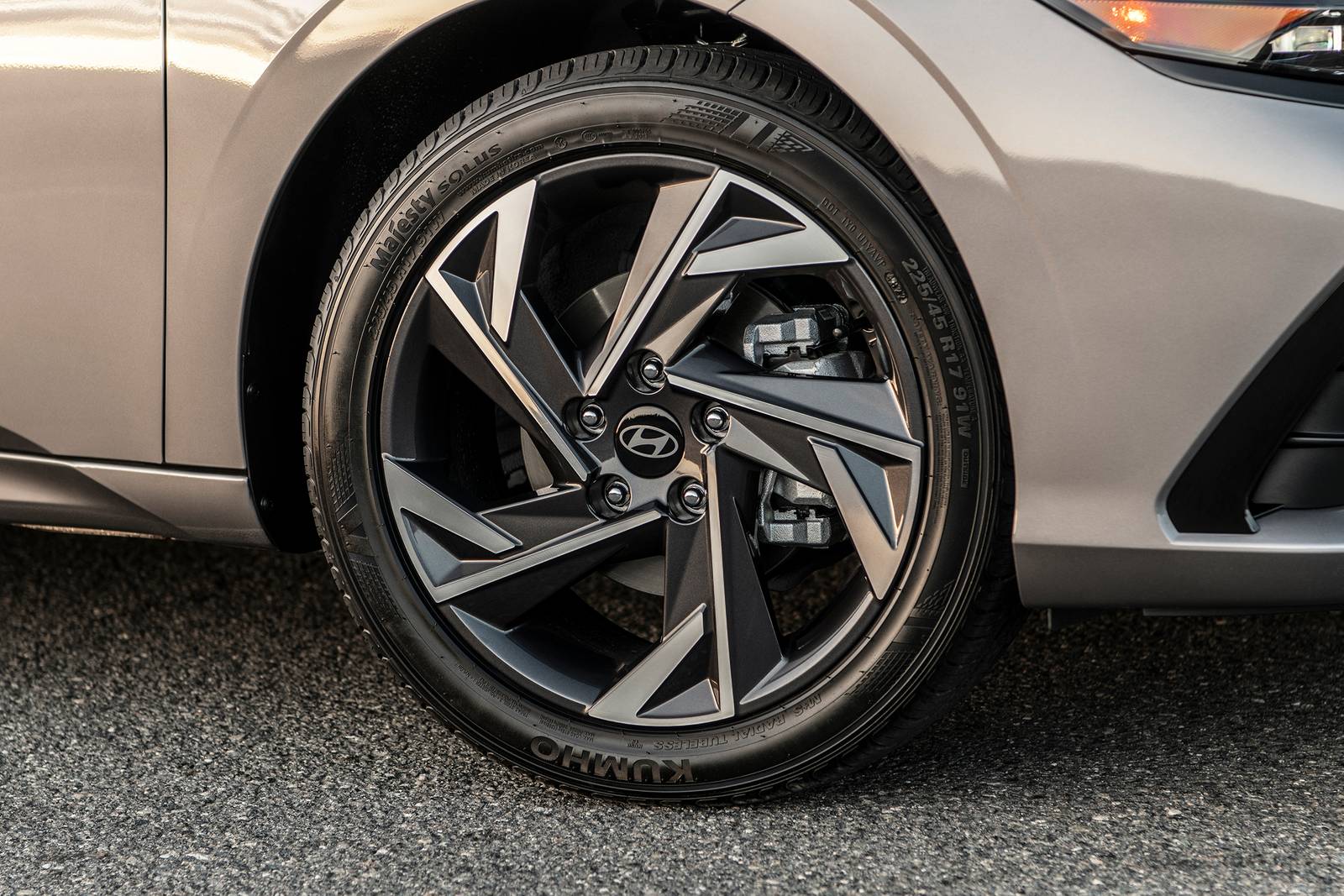 2024 Hyundai Elantra exterior W