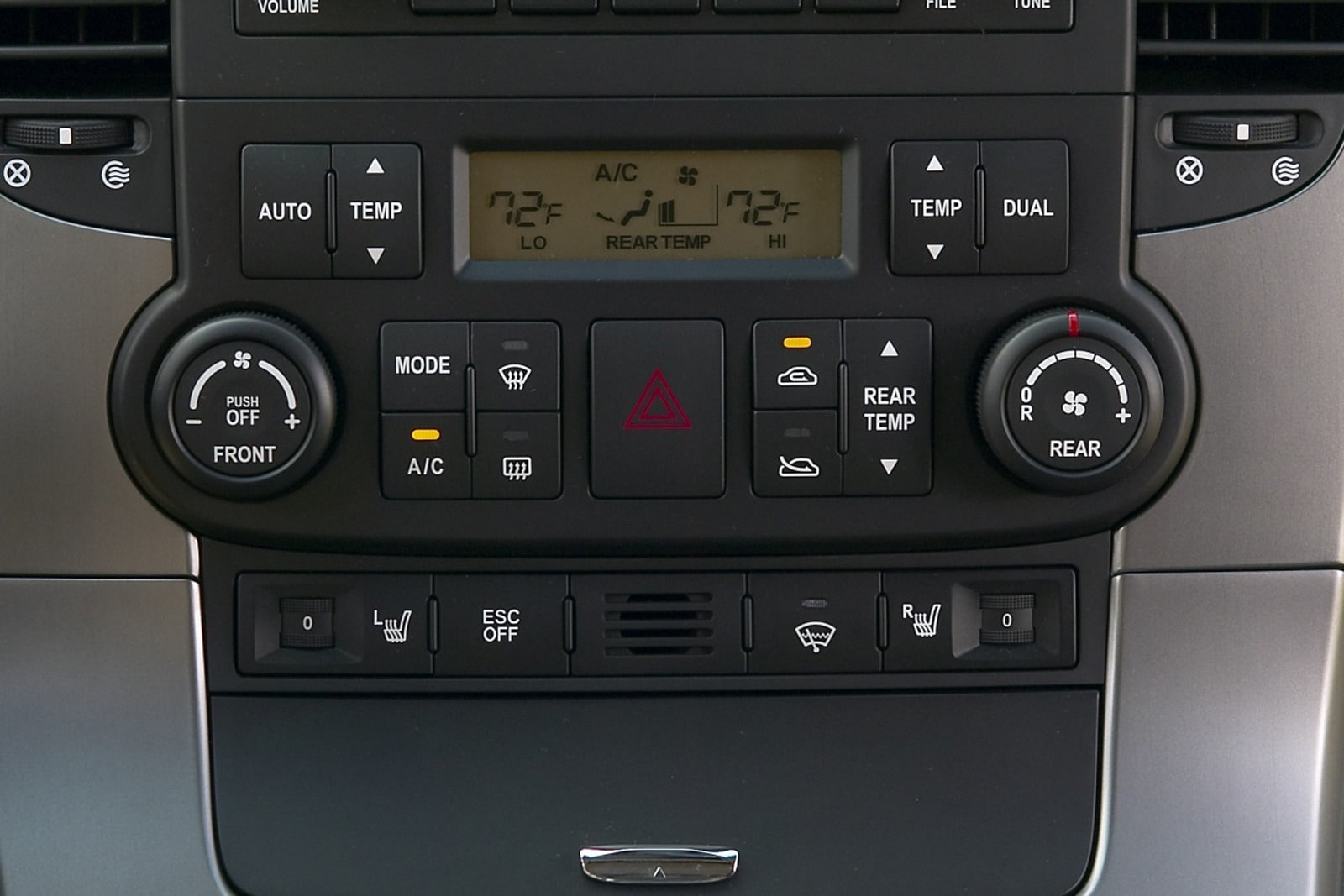 2007 Hyundai Entourage interior CC