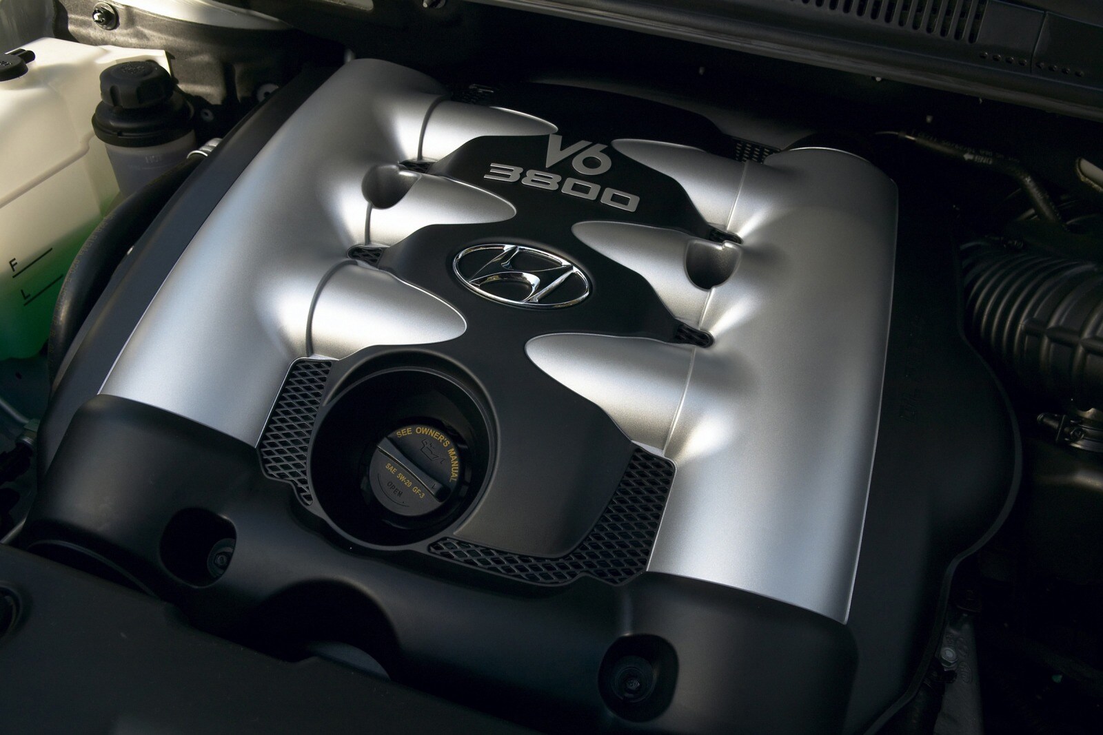 2007 Hyundai Entourage exterior E