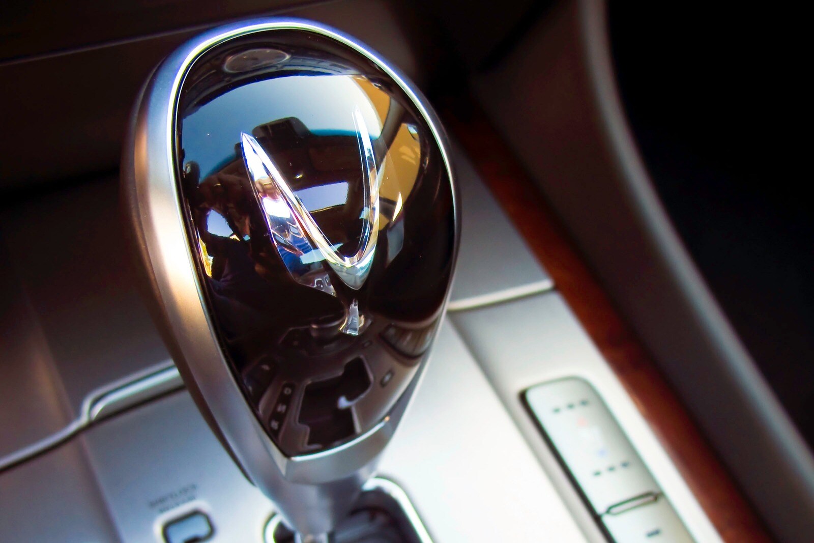 2012 Hyundai Equus interior SHF