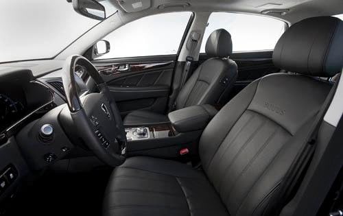 2012 Hyundai Equus front safety DETAIL