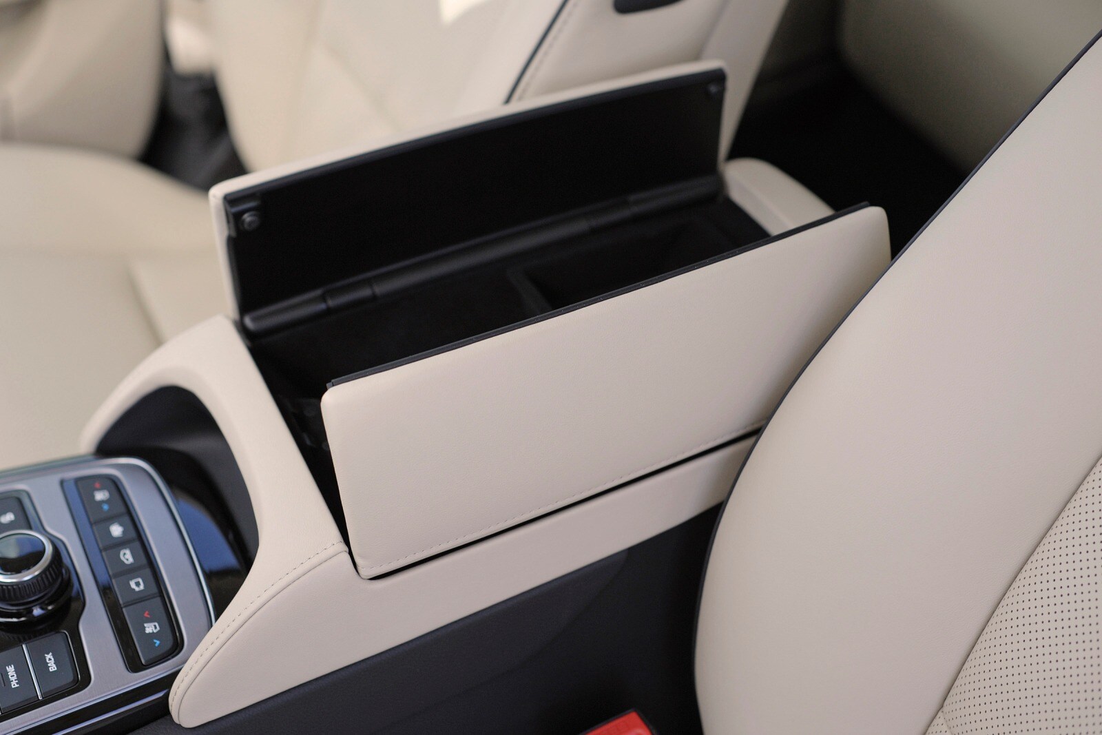 2015 Hyundai Equus interior CC