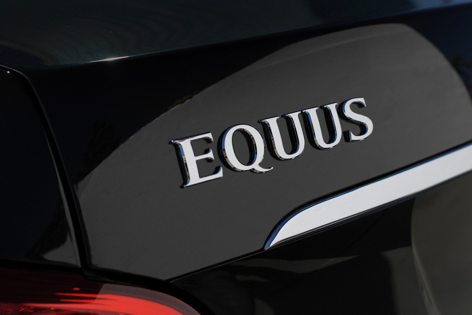 2015 Hyundai Equus — OEM photo 2