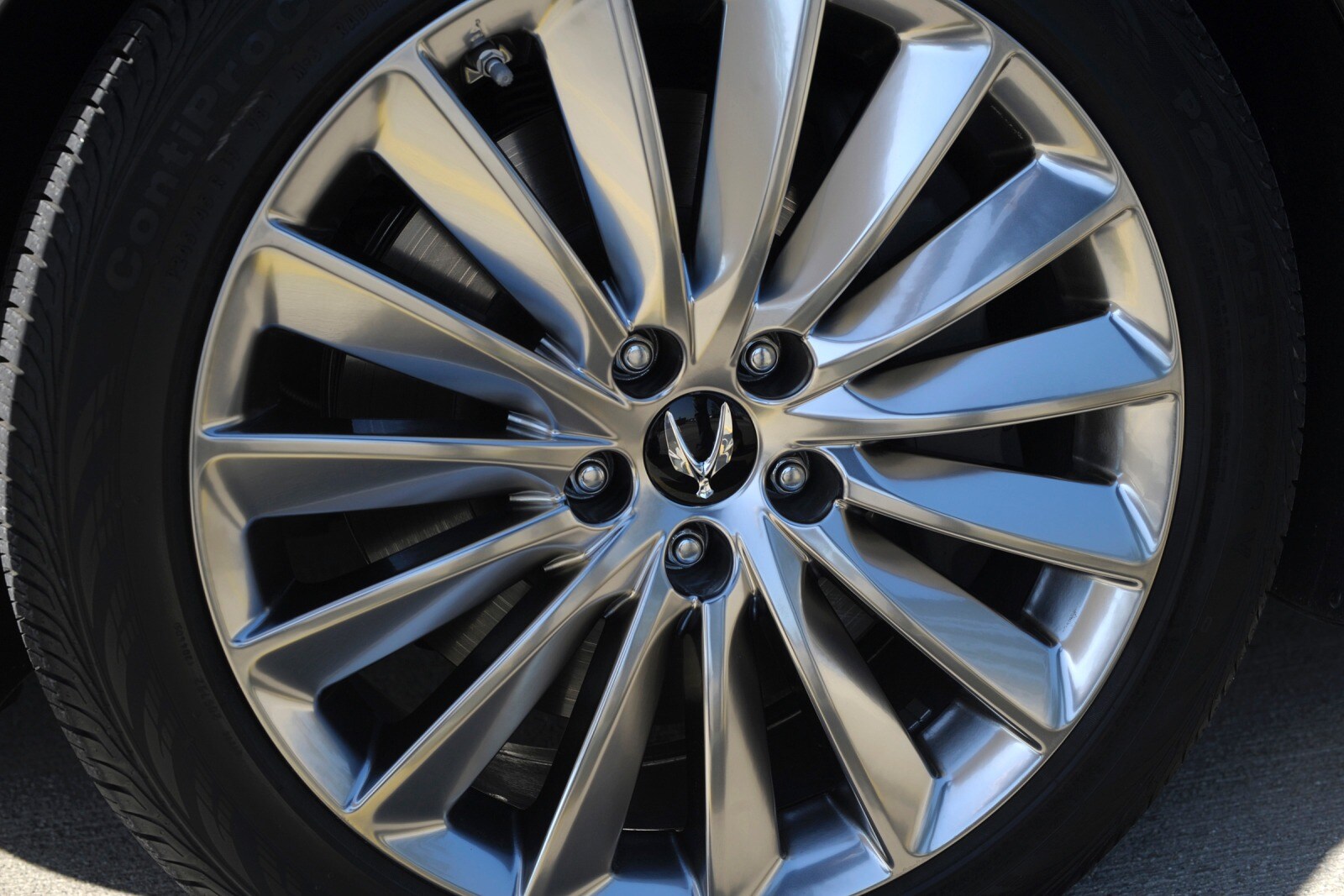 2015 Hyundai Equus — OEM photo 3