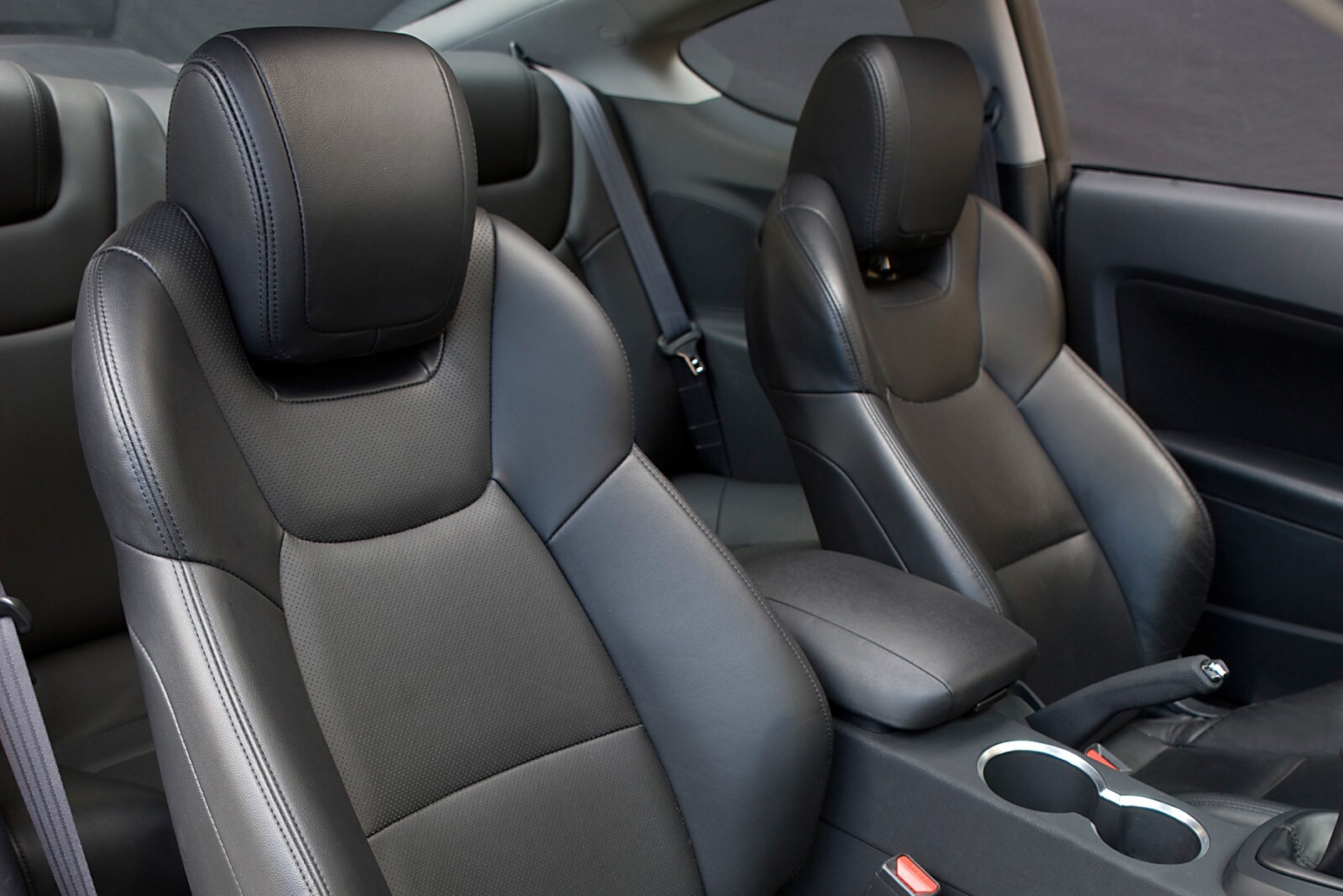 2010 Hyundai Genesis interior I