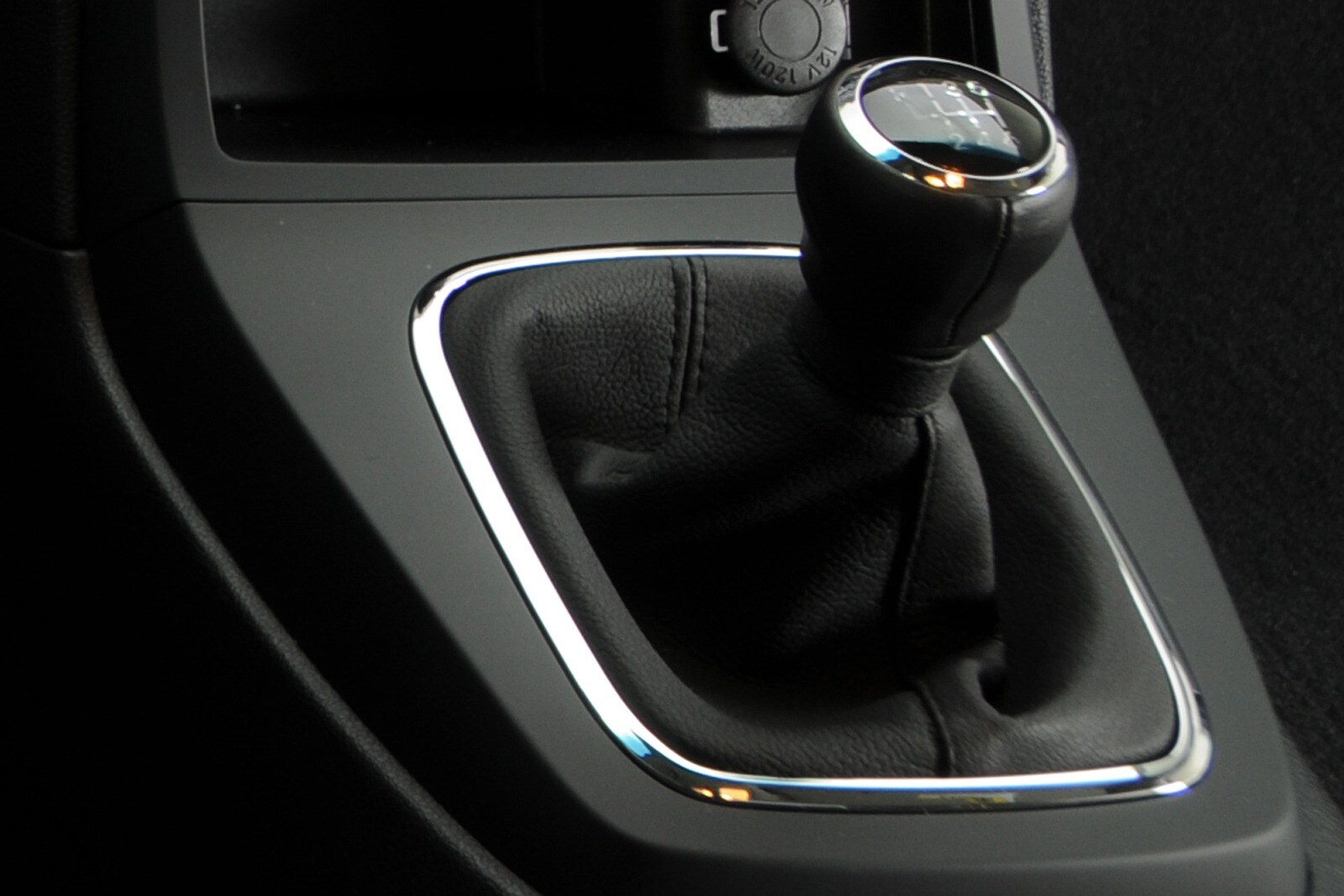 2010 Hyundai Genesis interior SHF