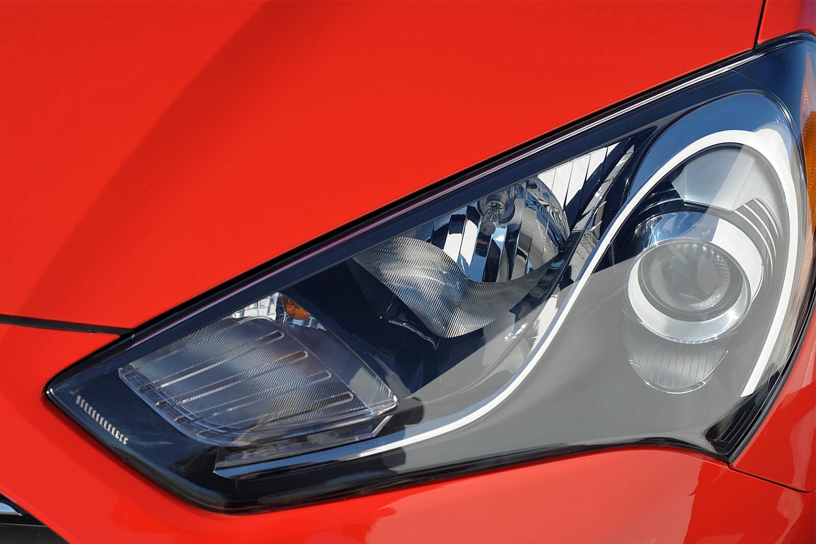 2013 Hyundai Genesis Sedan front safety EDETAIL