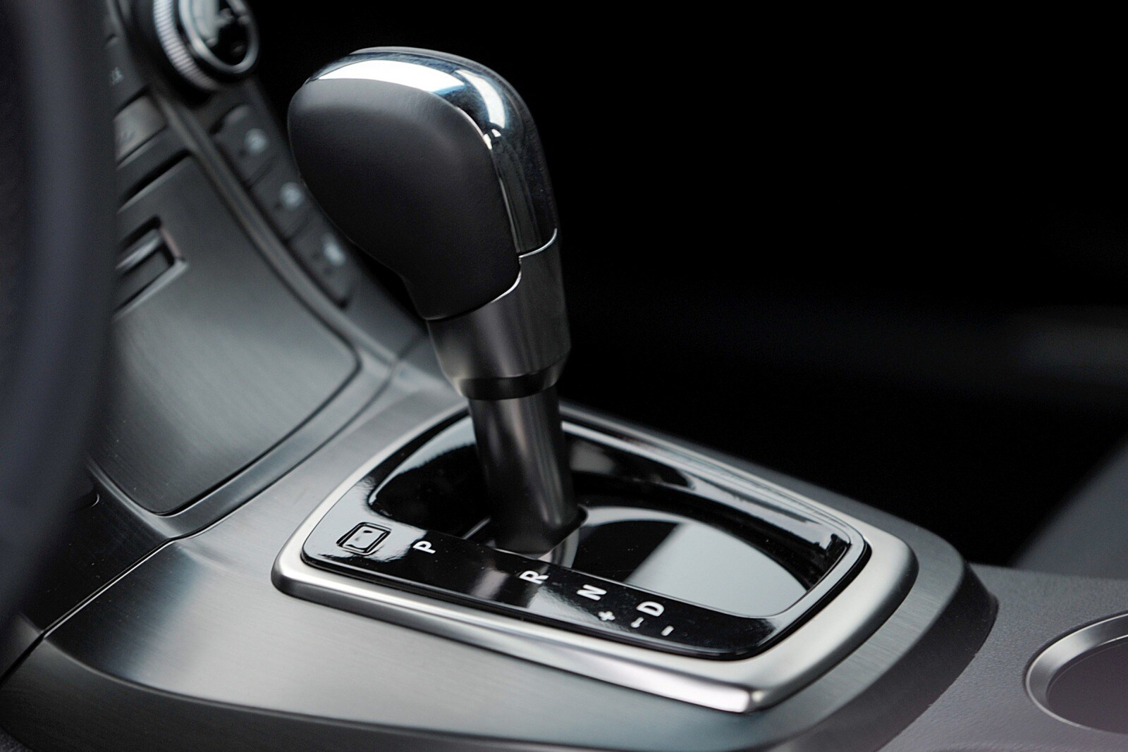 2015 Hyundai Genesis interior SHF