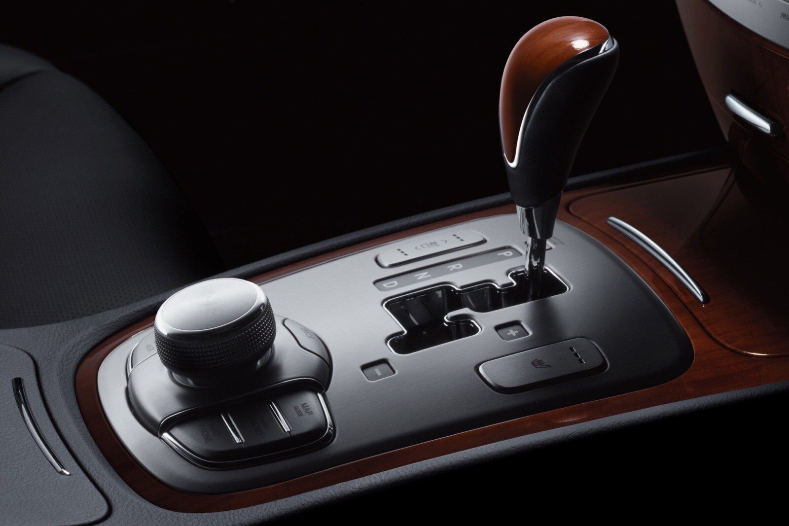 2010 Hyundai Genesis interior SHF