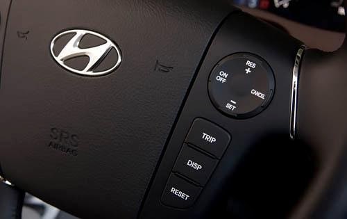2011 Hyundai Genesis interior DETAIL