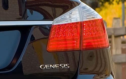 2011 Hyundai Genesis — OEM photo 3