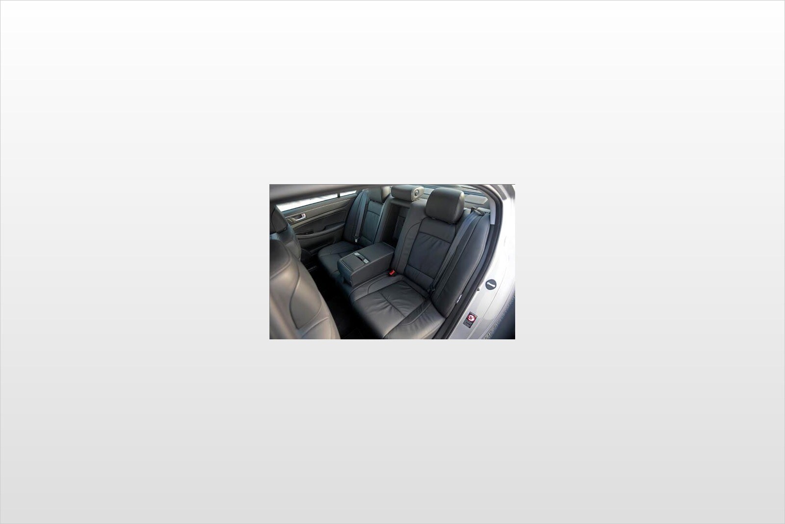 2012 Hyundai Genesis interior RI