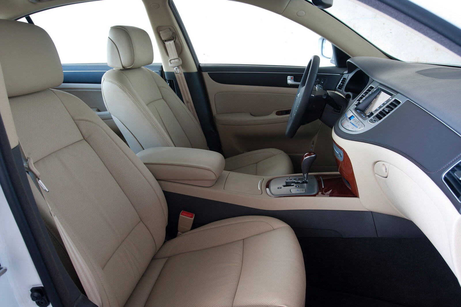 2013 Hyundai Genesis interior I