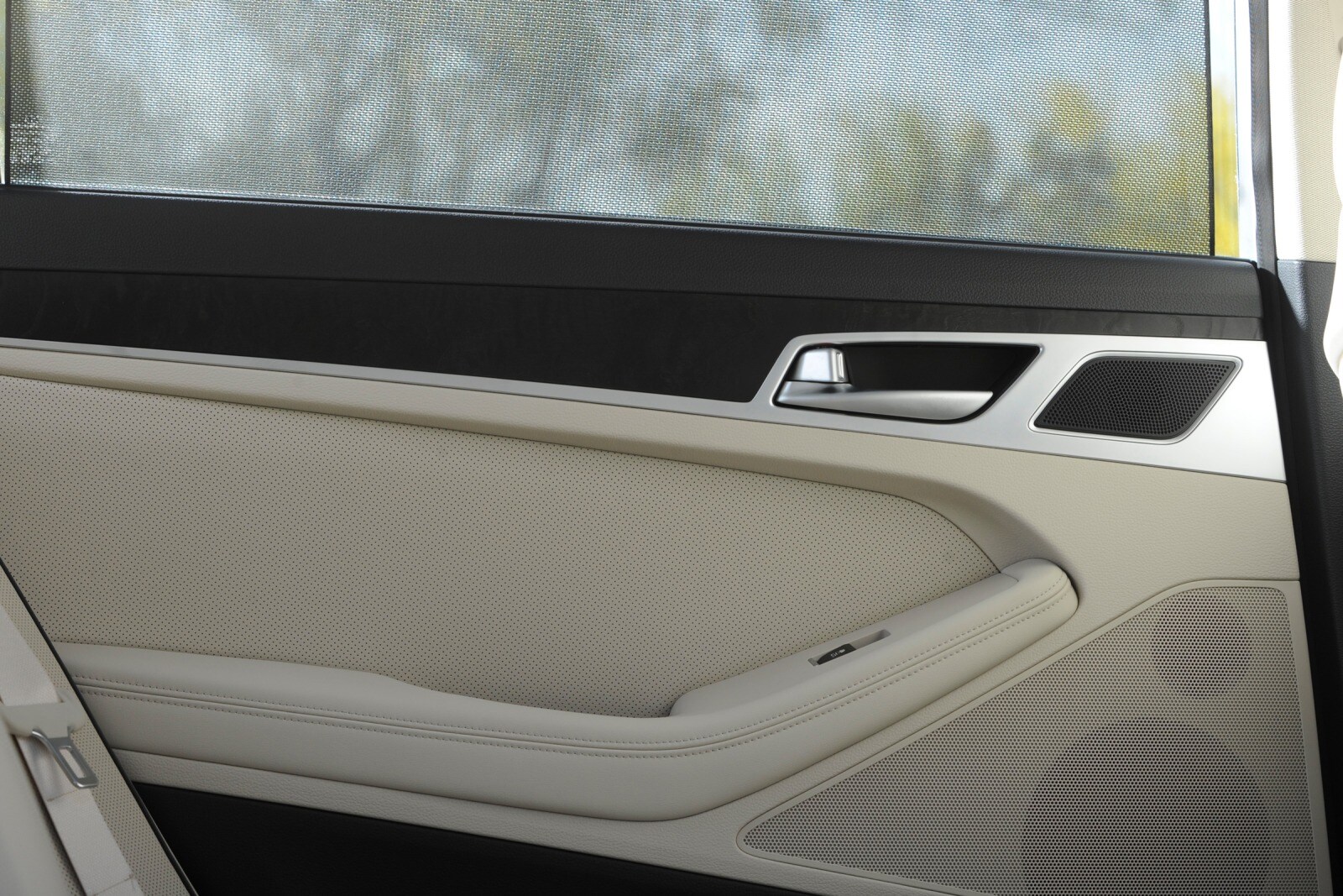 2015 Hyundai Genesis interior DETAIL