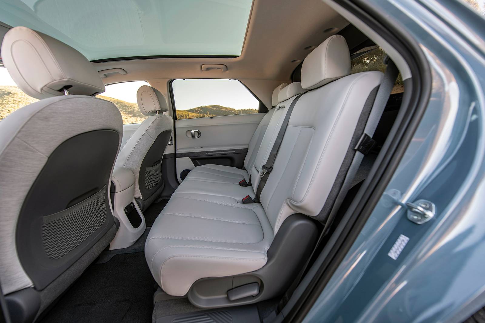 2022 Hyundai Ioniq interior RI