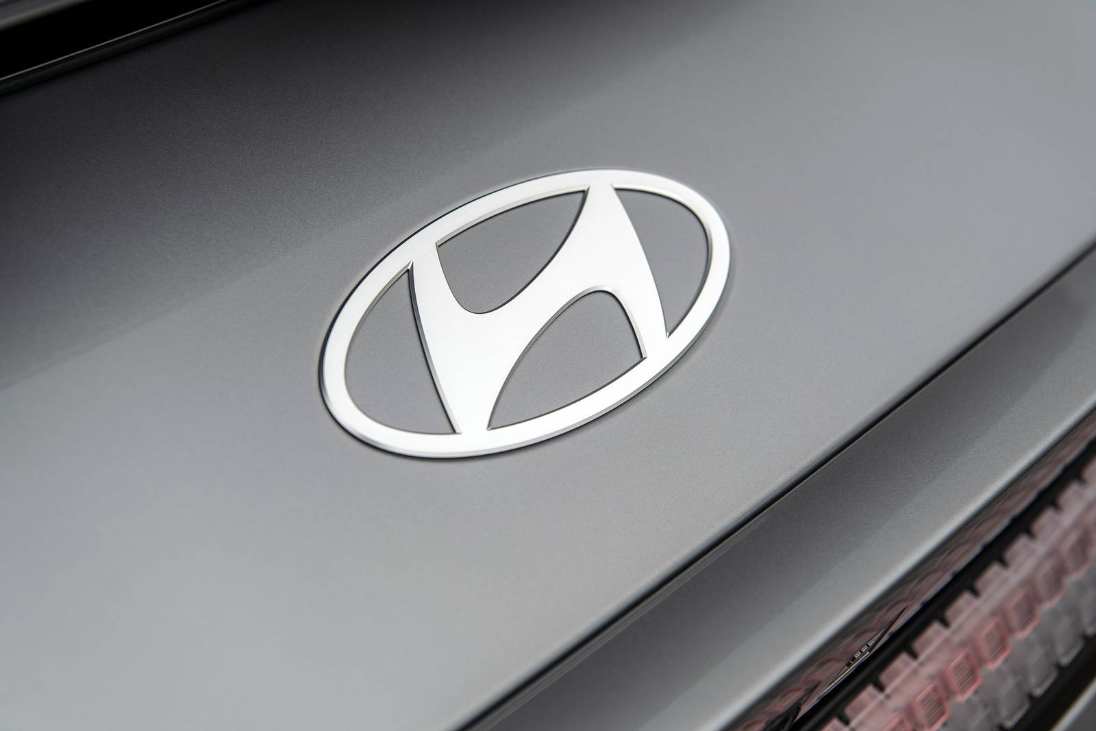 2025 Hyundai Ioniq 6 — OEM photo 4