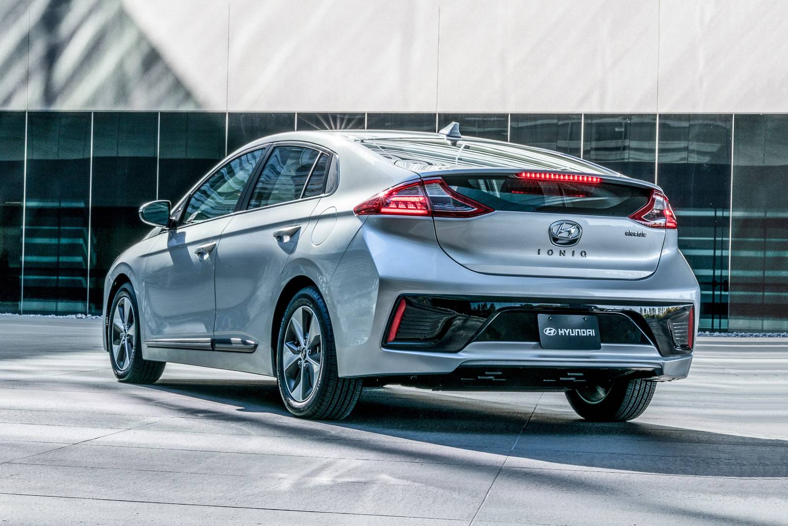 Hyundai Ioniq Electric Limited 4dr Hatchback Exterior Shown
