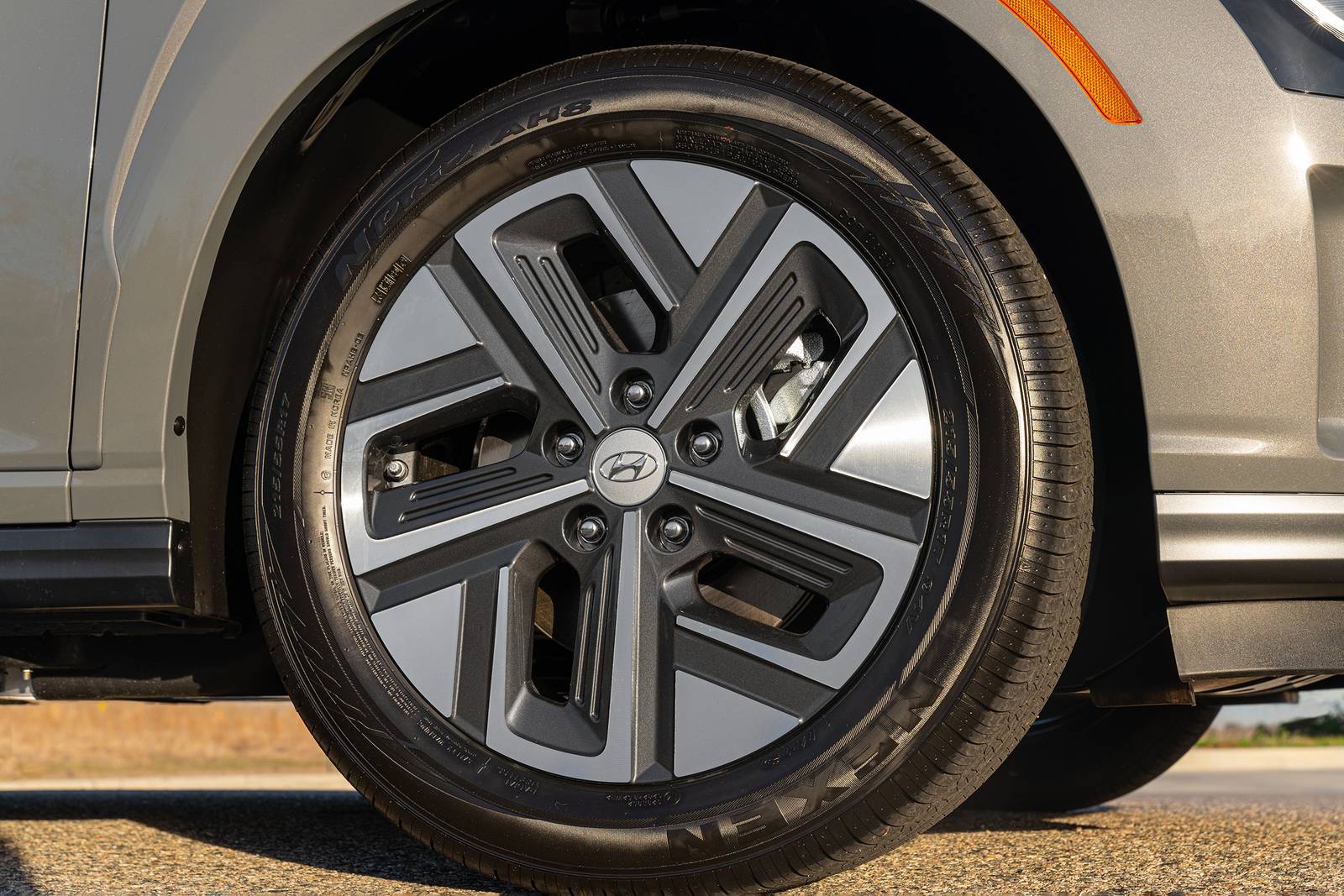2022 Hyundai Kona Electric — OEM photo 4
