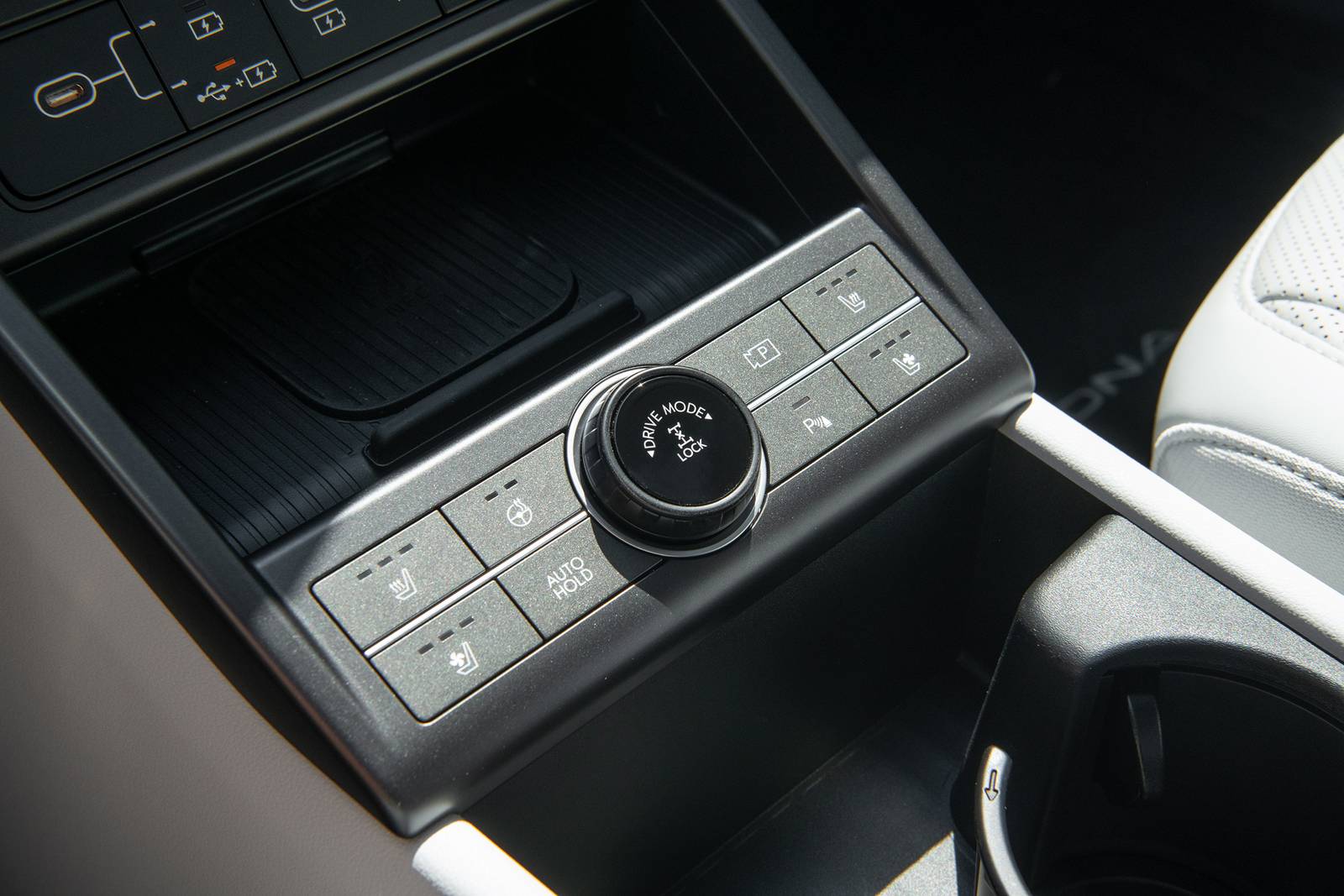 2025 Hyundai Kona interior AUXCTRL