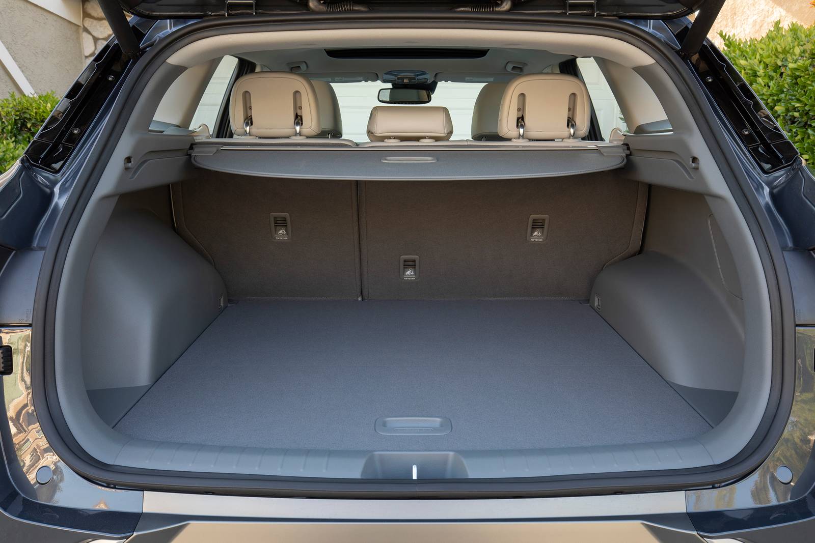 2019 Hyundai NEXO interior CARGO