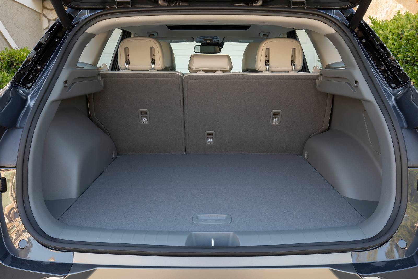 2022 Hyundai NEXO interior CARGO