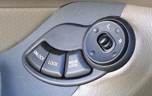 2001 Hyundai Santa Fe interior DETAIL
