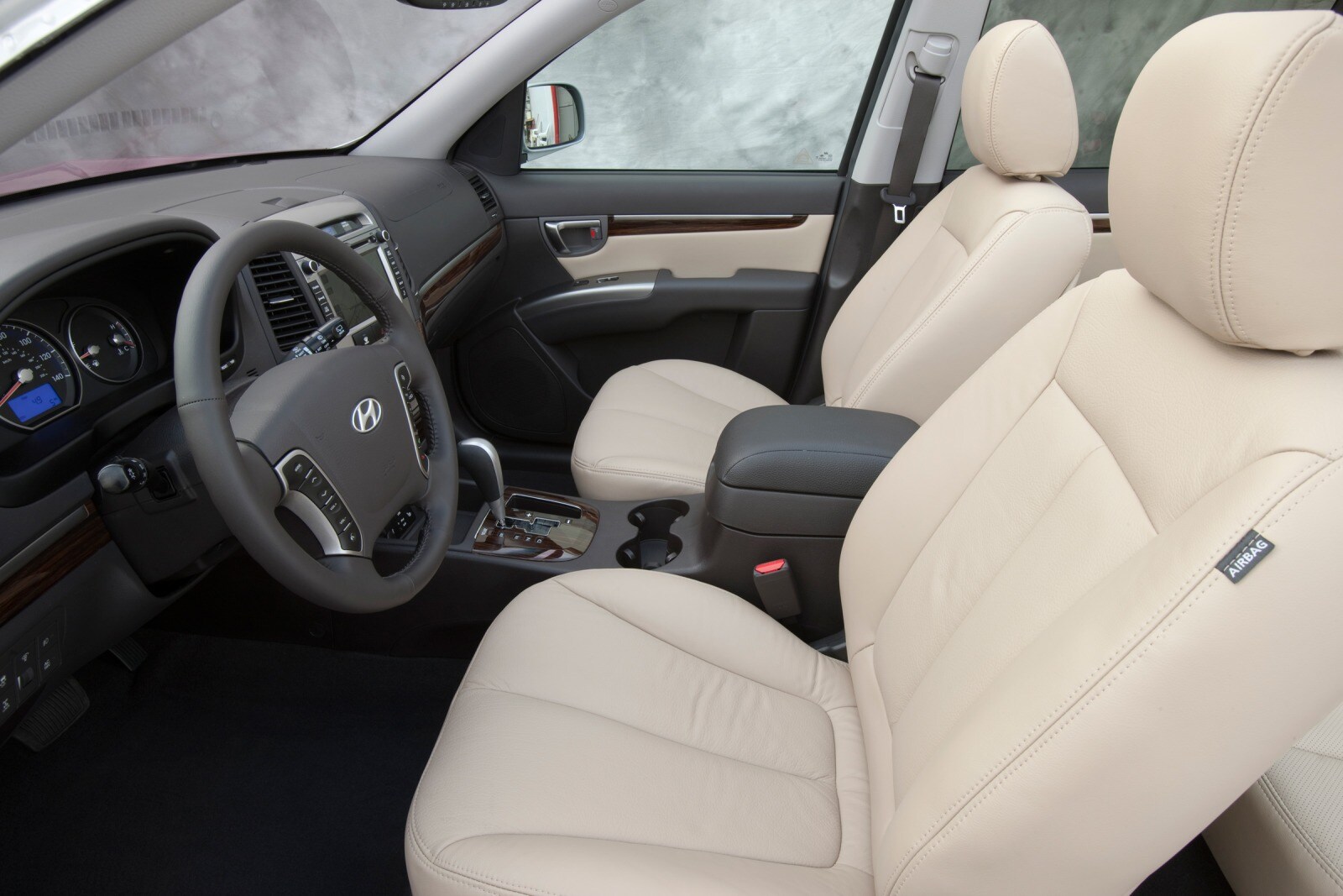 2010 Hyundai Santa Fe interior I