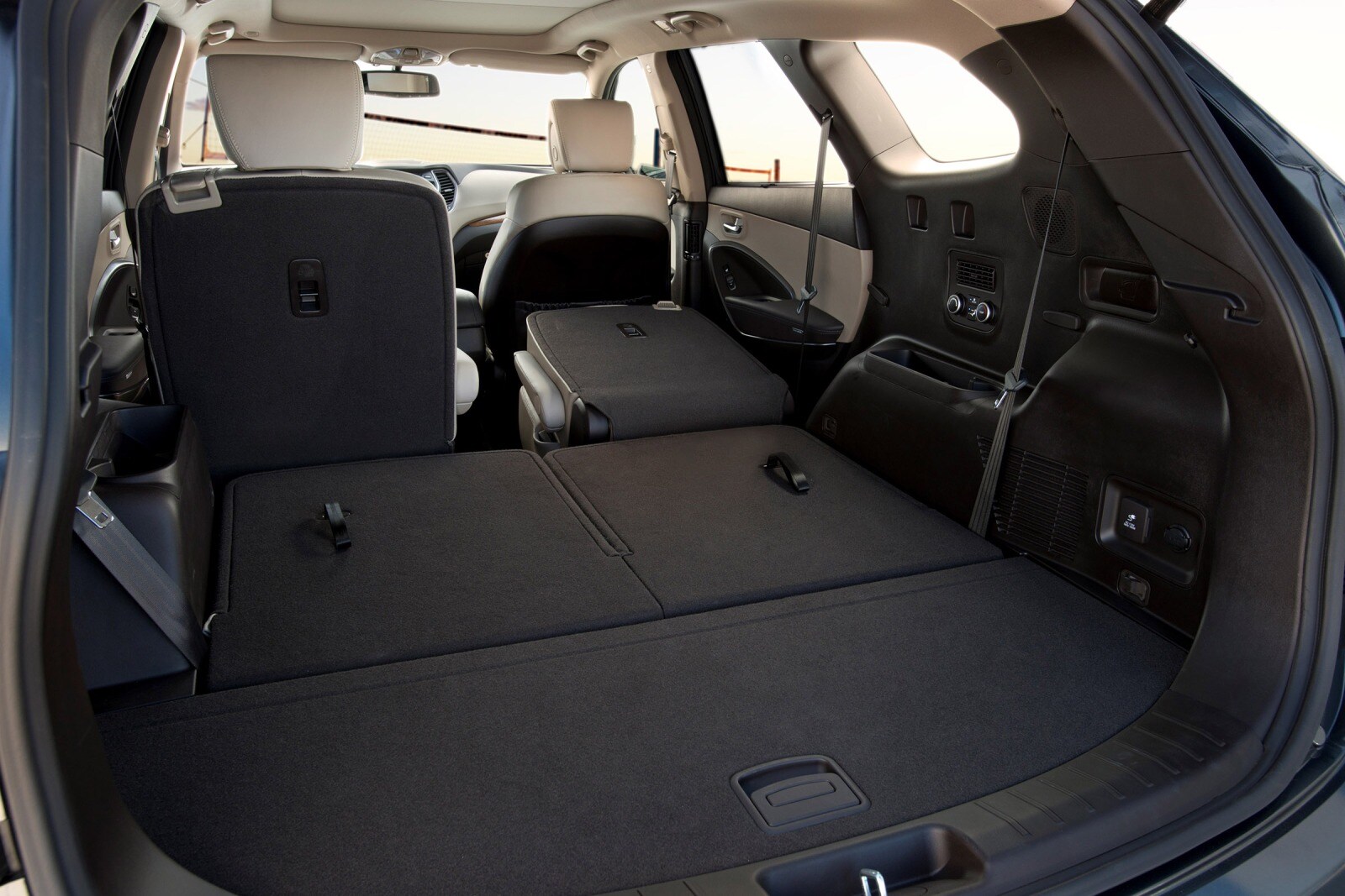 2013 Hyundai Santa Fe interior CARGO