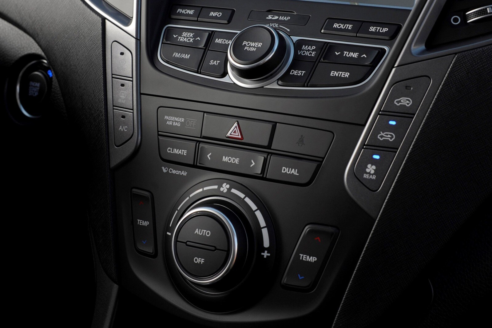 2015 Hyundai Santa Fe interior CC