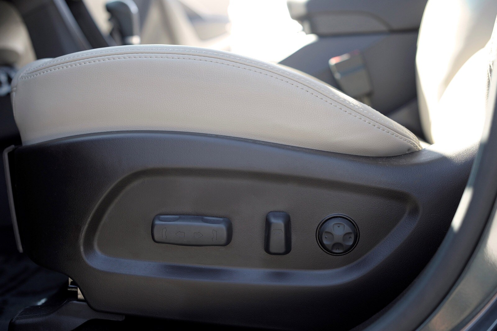 2015 Hyundai Santa Fe interior DETAIL