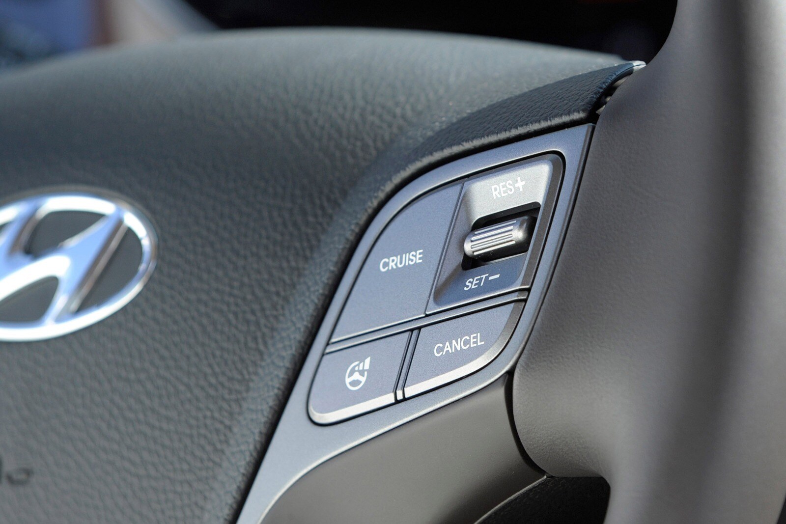 2017 Hyundai Santa Fe interior AUXCTRL