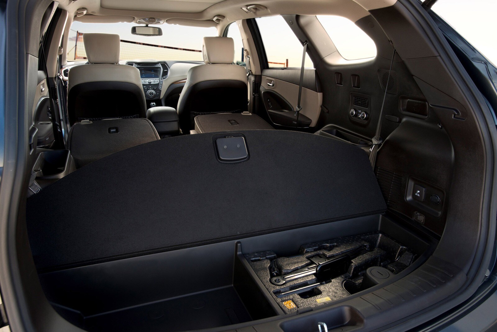 2017 Hyundai Santa Fe interior CARGO