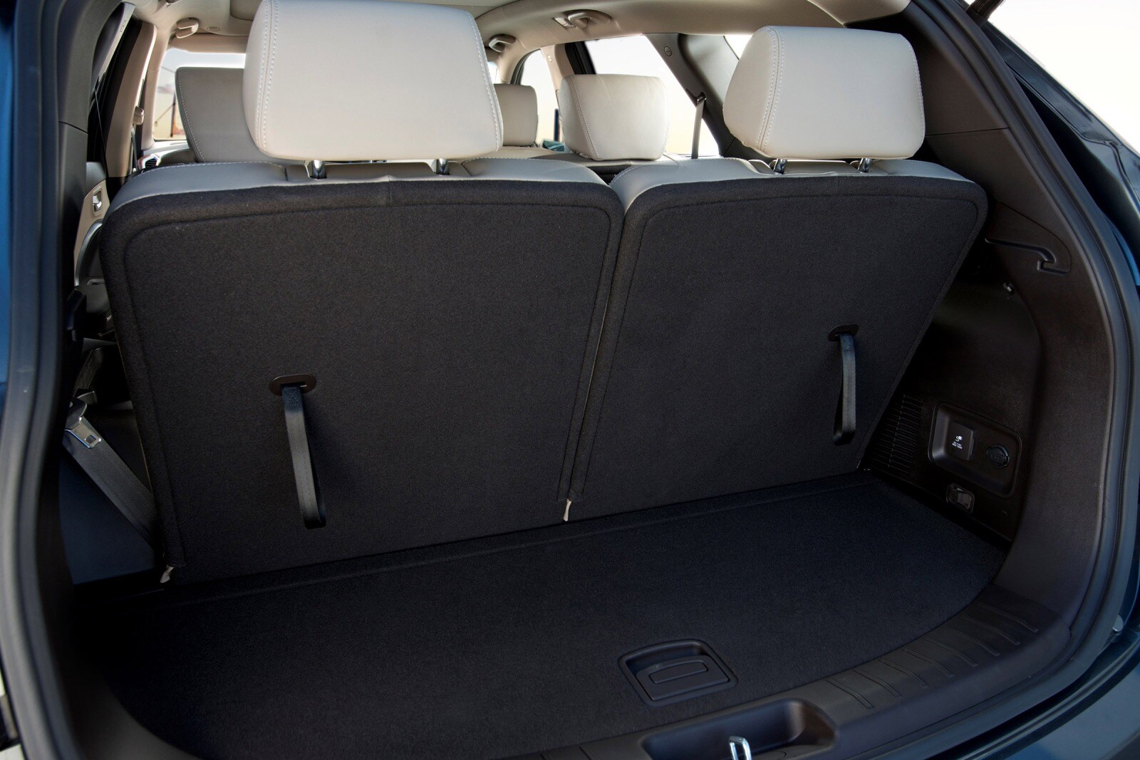2017 Hyundai Santa Fe interior CARGO