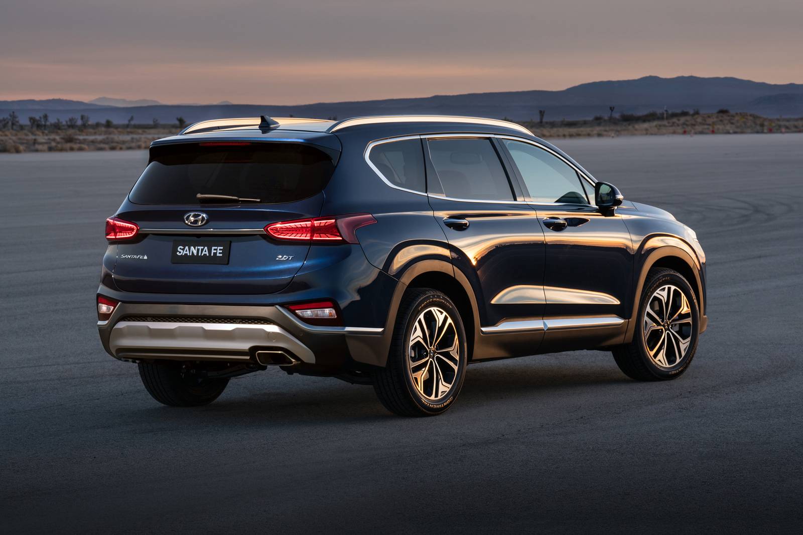 2019 Hyundai Santa Fe — OEM photo 1