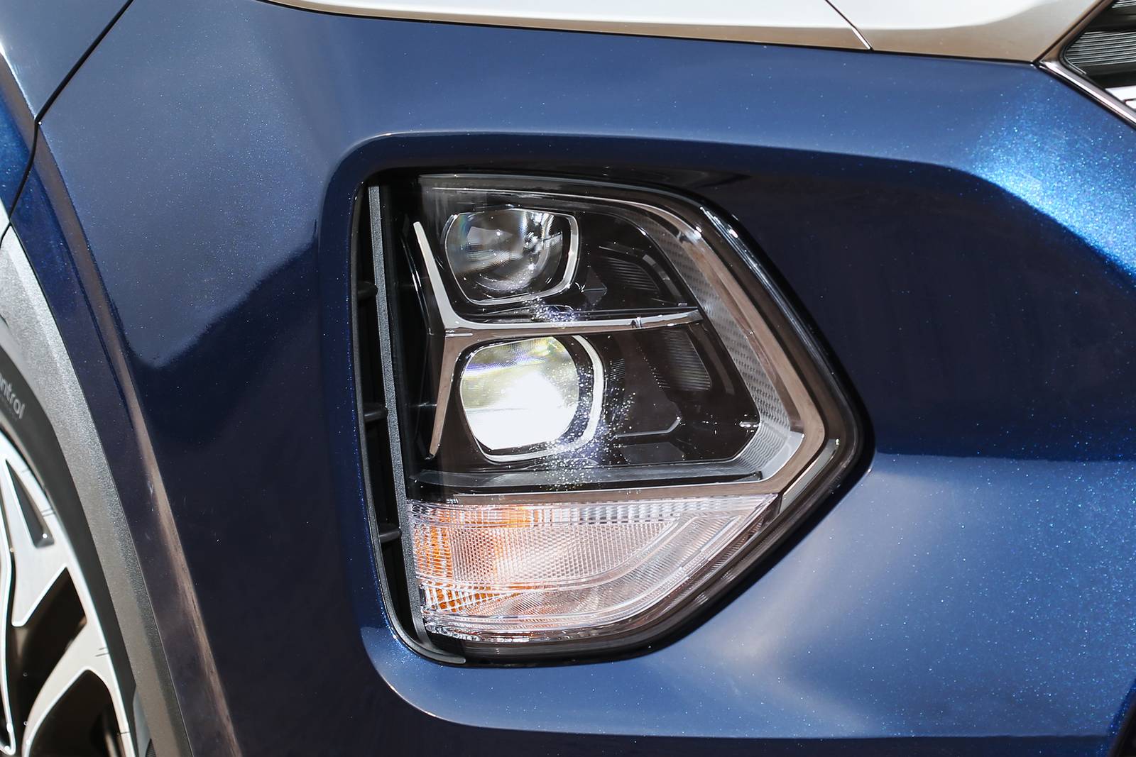 2019 Hyundai Santa Fe — OEM photo 3