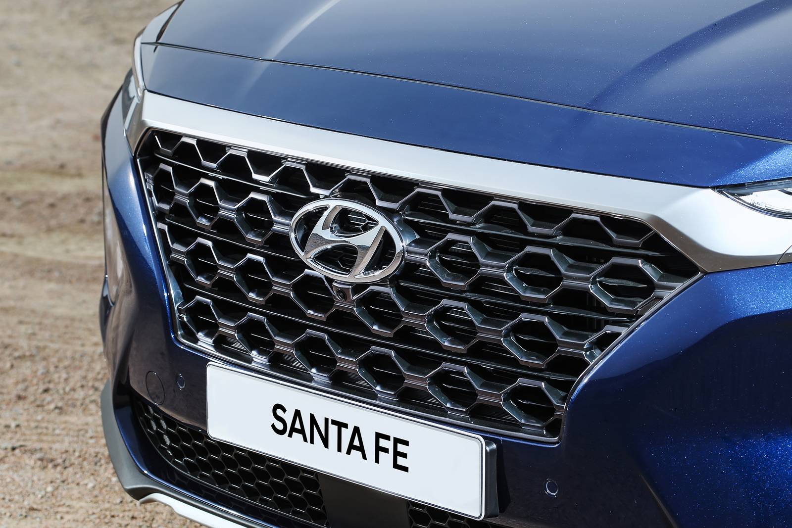 2020 Hyundai Santa Fe — OEM photo 2