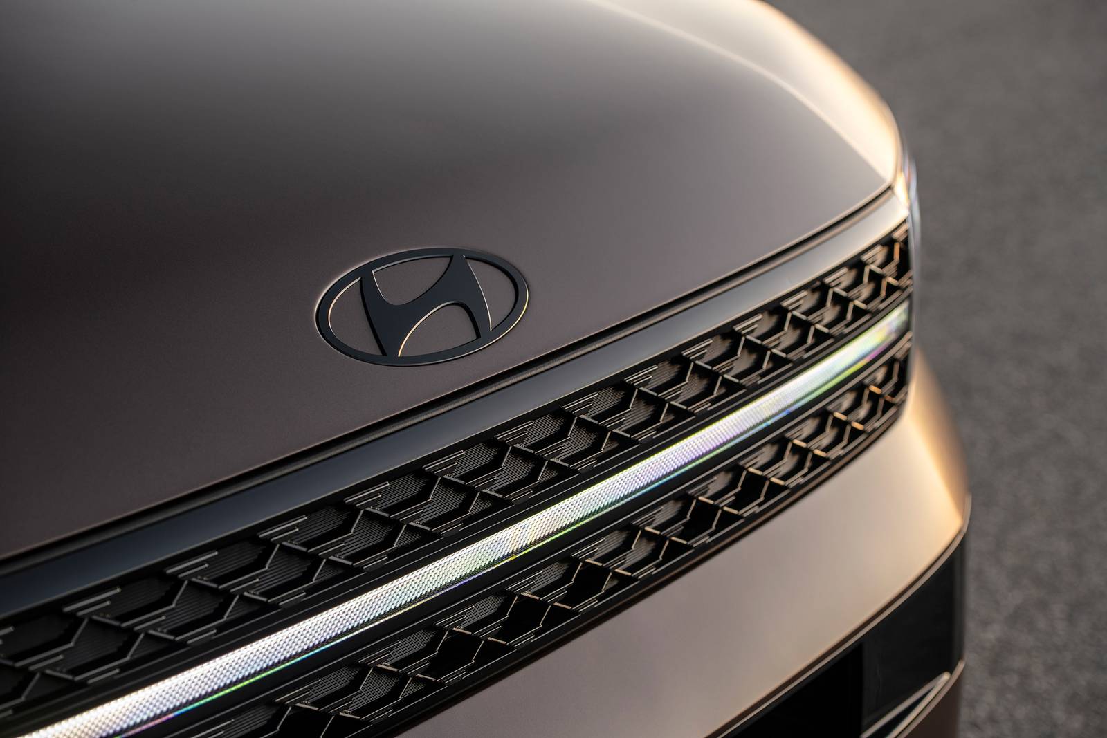 2025 Hyundai Santa Fe — OEM photo 5