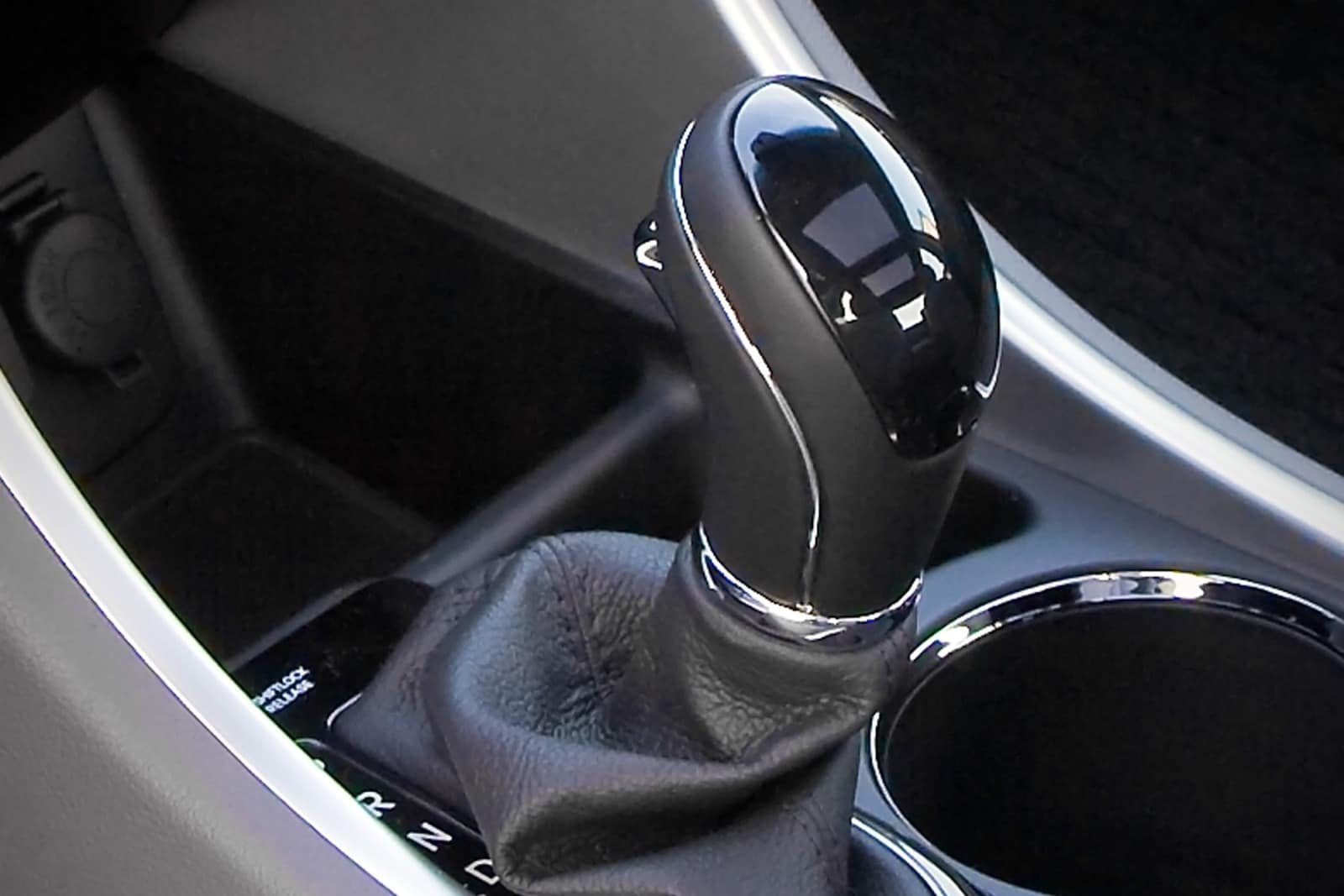 2013 Hyundai Sonata interior SHF