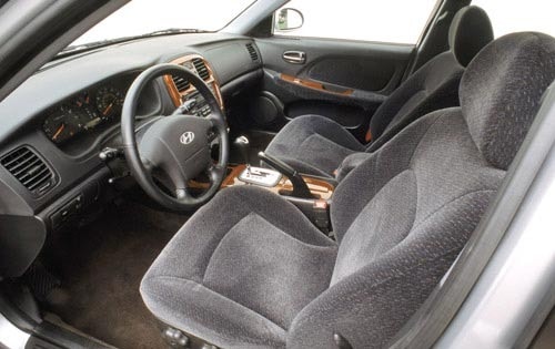 2002 Hyundai Sonata interior I