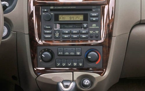 2004 Hyundai Sonata interior CC