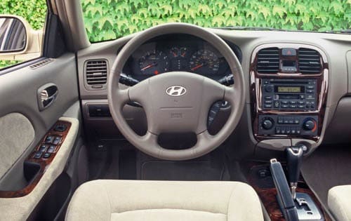 2004 Hyundai Sonata interior D