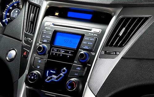 2011 Hyundai Sonata interior CC
