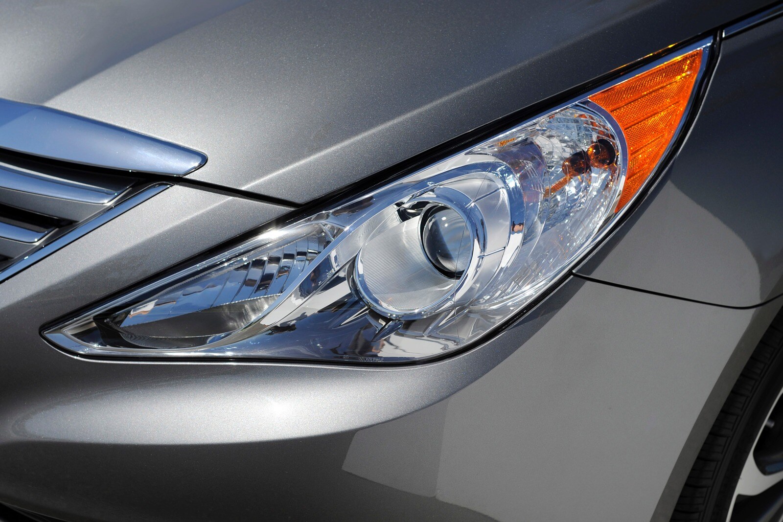 2014 Hyundai Sonata Hybrid front safety EDETAIL