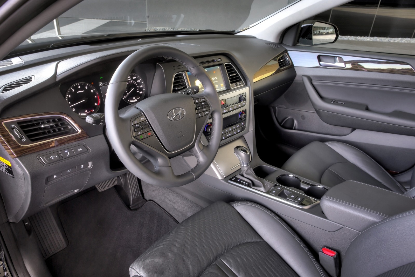 2015 Hyundai Sonata interior D