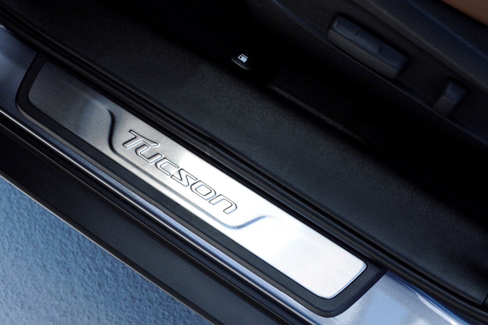 2014 Hyundai Tucson front safety DETAIL