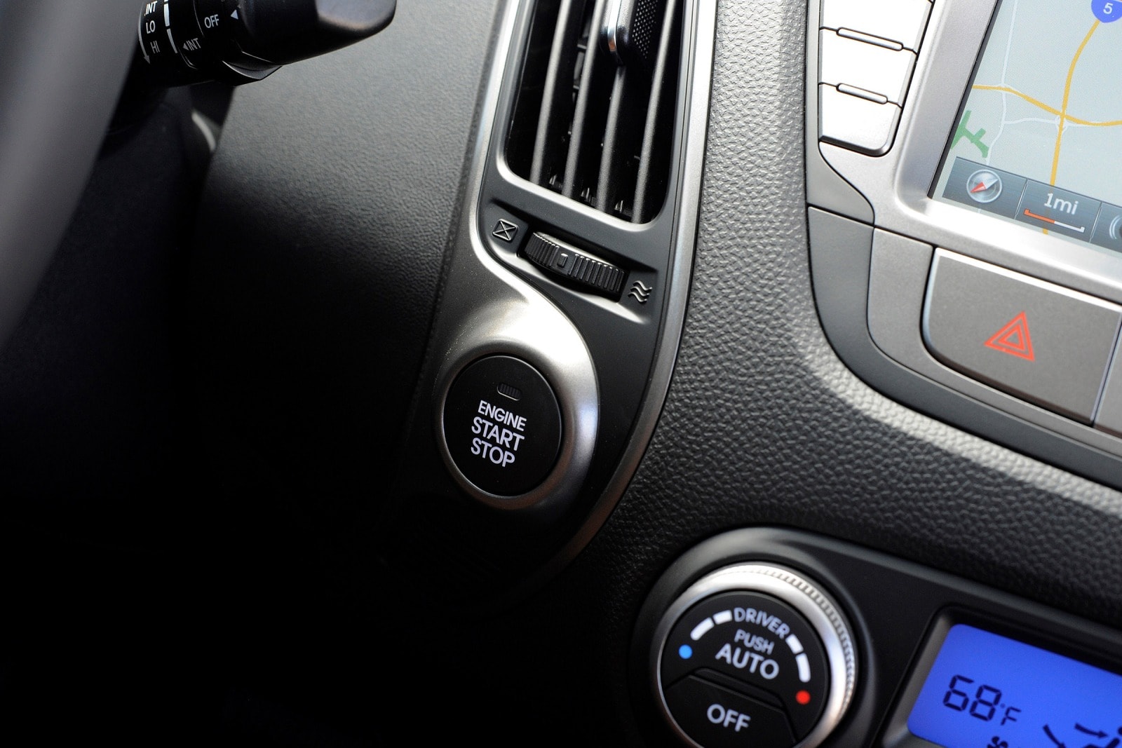 2014 Hyundai Tucson front safety DETAIL