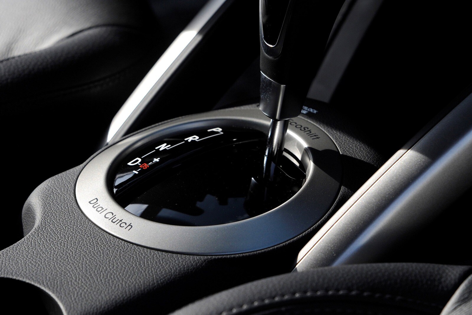 2015 Hyundai Veloster interior SHF