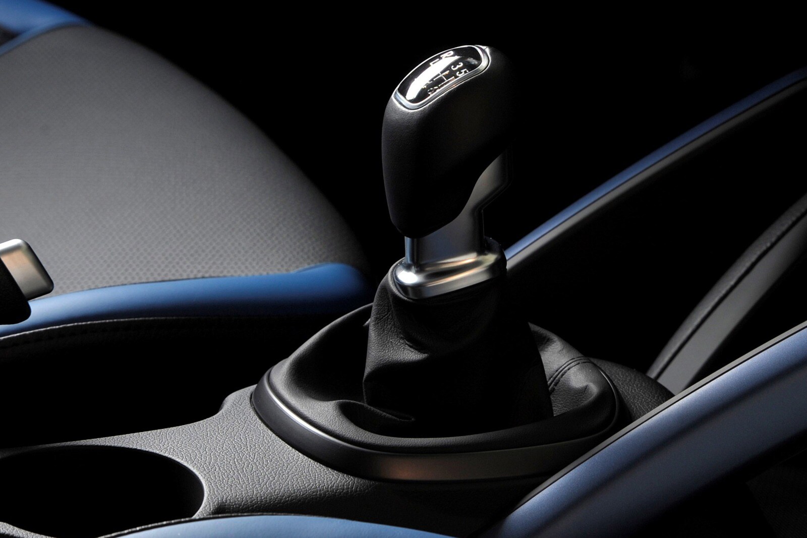 2015 Hyundai Veloster interior SHF